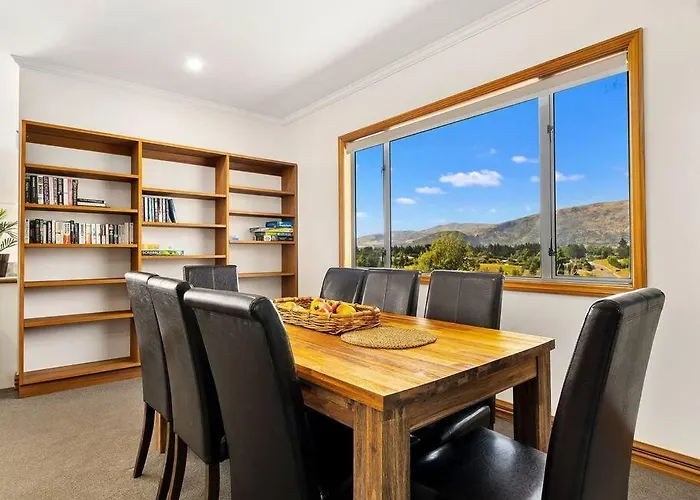Close To Town With Large Outdoor Living Space Sleeps 9 度假居 瓦纳卡