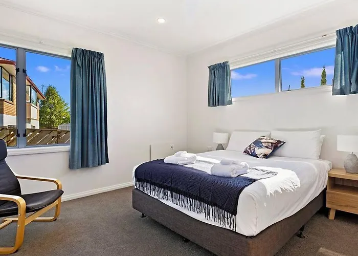 Close To Town With Large Outdoor Living Space Sleeps 9 度假居 瓦纳卡