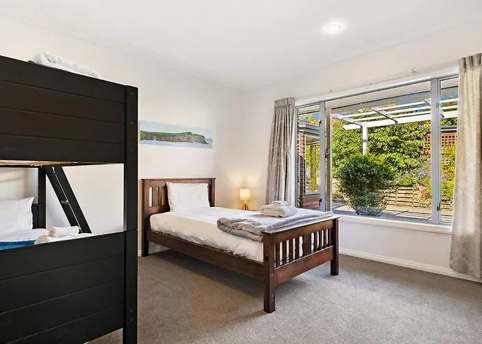 Close To Town With Large Outdoor Living Space Sleeps 9